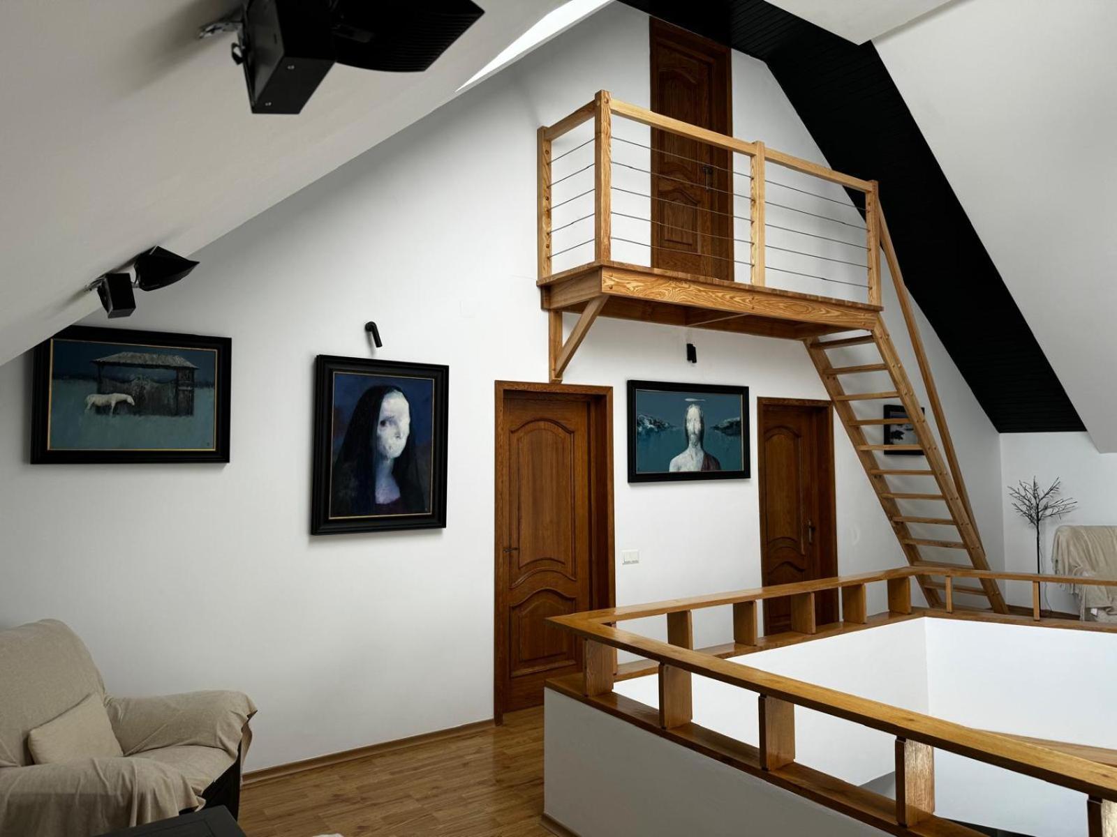 Evie'S Tree House Villa Dragomirna Exterior photo